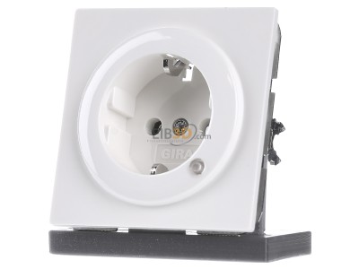 Front view Gira 018240 Socket outlet (receptacle) 
