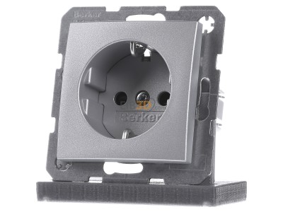 Front view Berker 47231404 Socket outlet (receptacle) 
