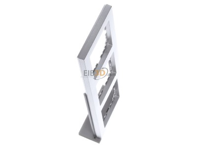 Ansicht oben links Merten MEG4030-3660 Rahmen 3fach aluminium 